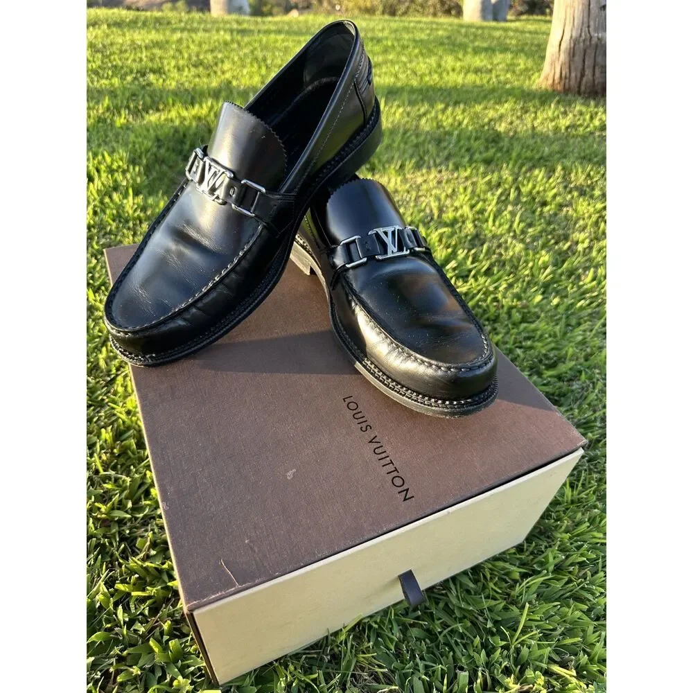 Louis Vuitton Le Mocassin Men’s 9M Black Leather LV Logo Loafers Made Italy Box